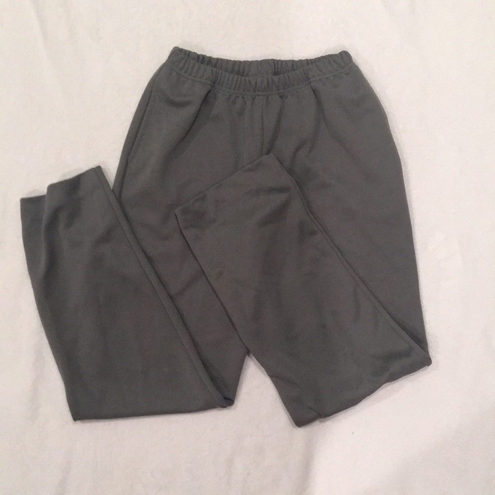 blair’s grey sweatpants ✨